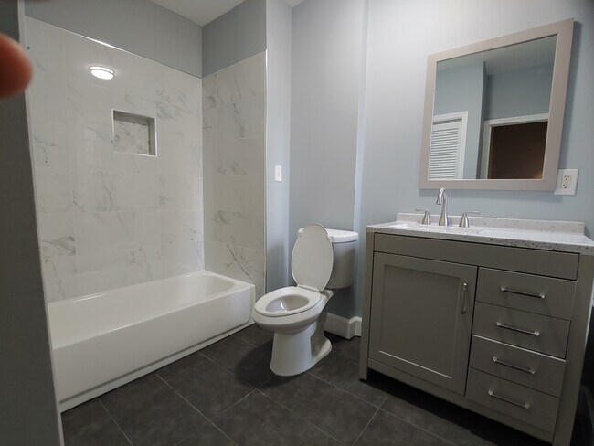 Building Photo - 33 S Calhoun St