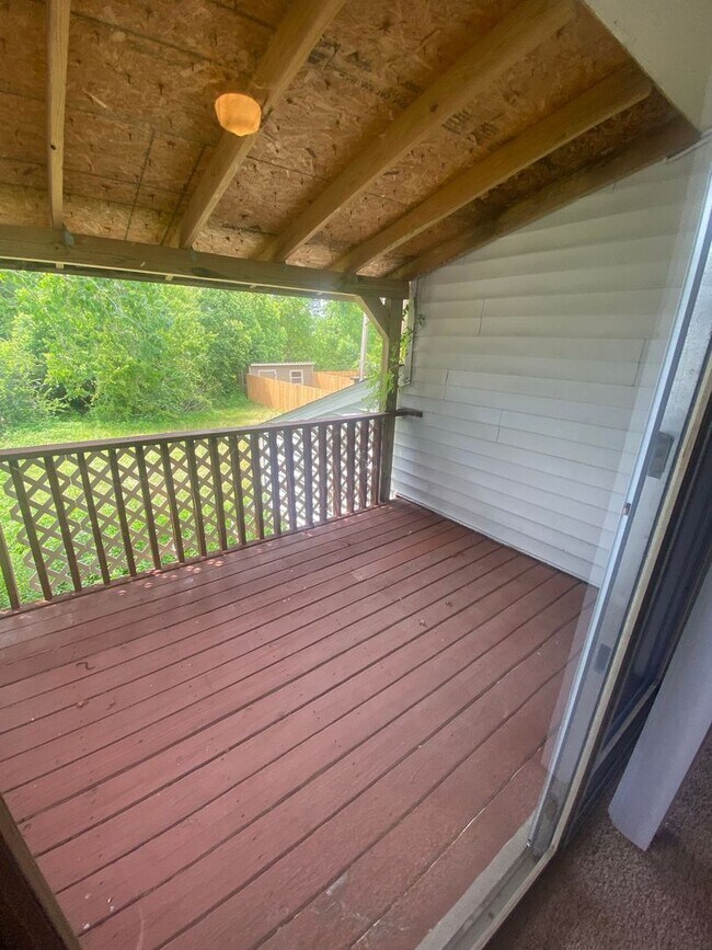 Building Photo - Large Townhome w/Master Balcony, Convenient to Tyndall AFB! *1/2 OFF Security Deposit for A-D Mil...