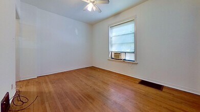 Building Photo - Raised First Floor North Center Two Bedroom