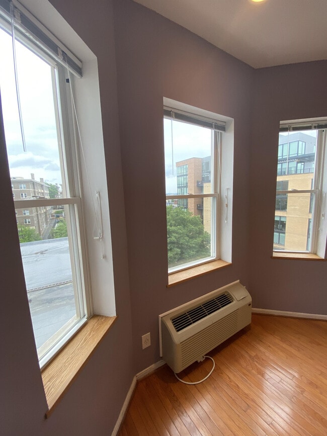 Building Photo - 1415 Chapin St NW