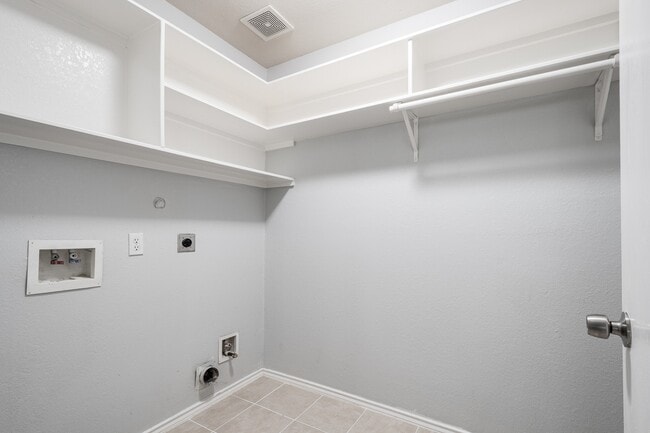 Building Photo - 4523 Bridgevillage Dr