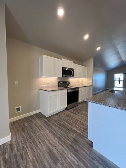 Building Photo - 7108 E County Rd 99