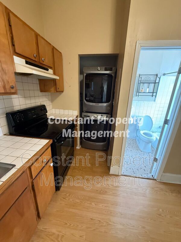 Building Photo - 1061 High St