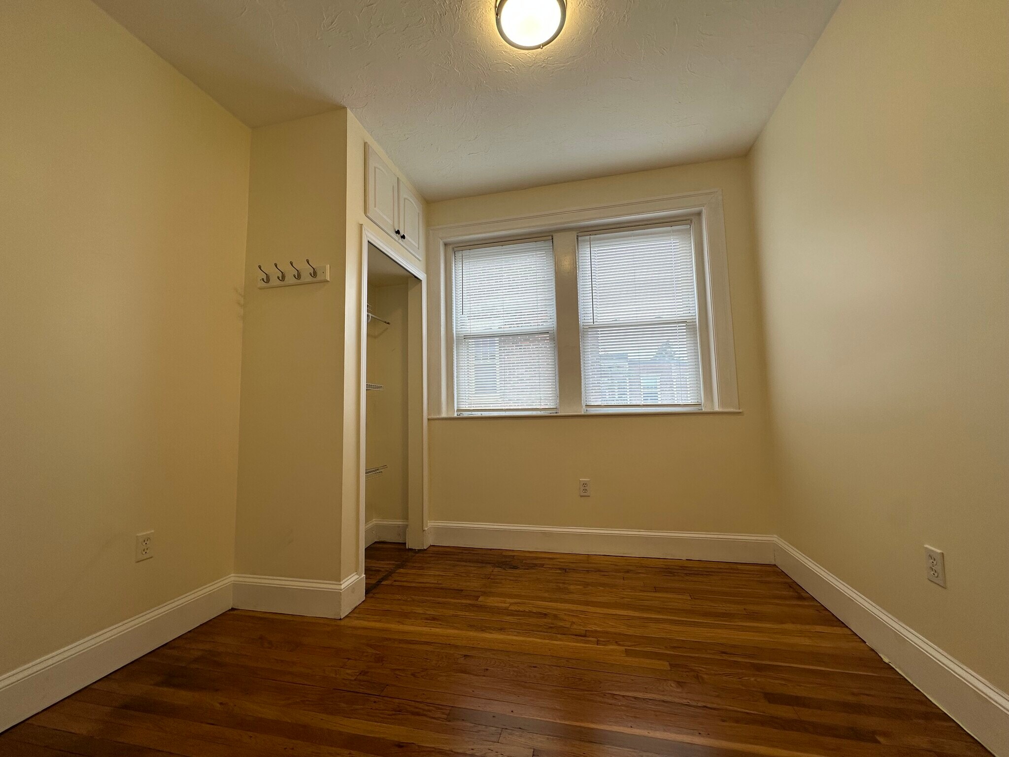 Building Photo - 55 Thatcher St