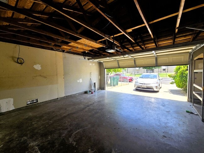 Building Photo - 2065 Colt Dr