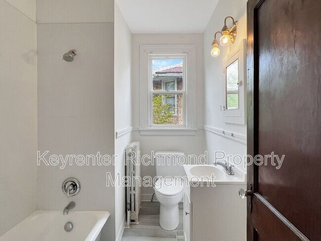 Building Photo - 2806 Hawthorne Ave