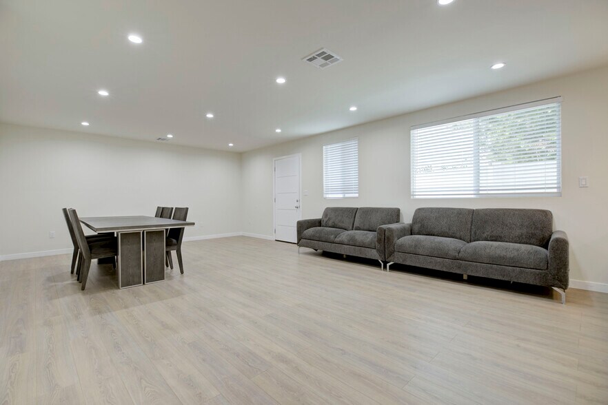 Building Photo - 7711 Forsythe St