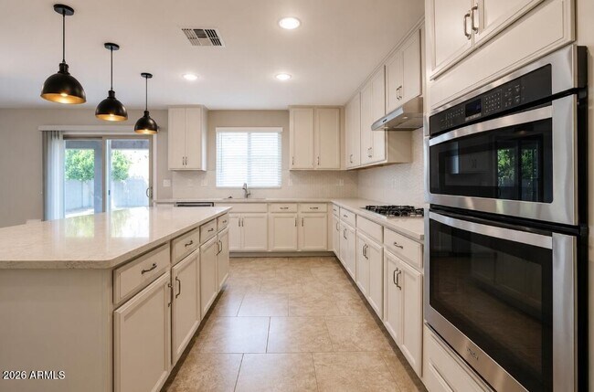 Building Photo - 12108 W Range Mule Dr