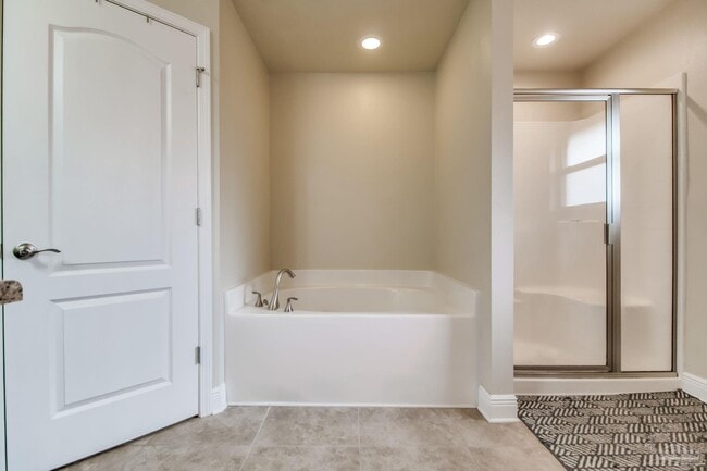 Building Photo - 5202 English Oak Dr