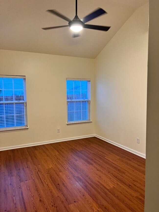 Building Photo - Hardison Hills 1 Level condo