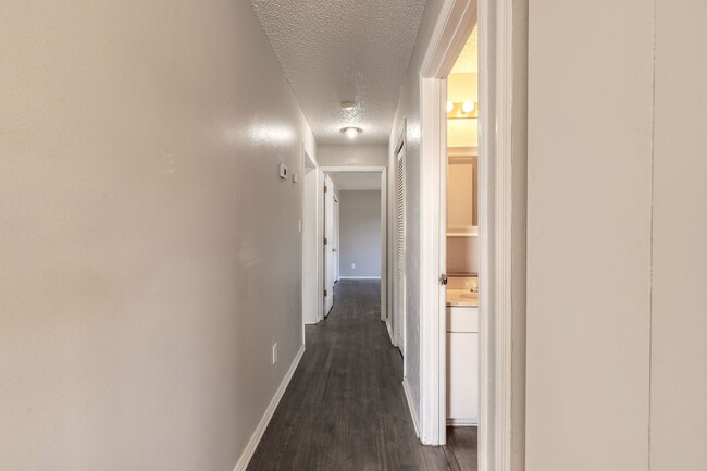 Building Photo - 608 Walker St