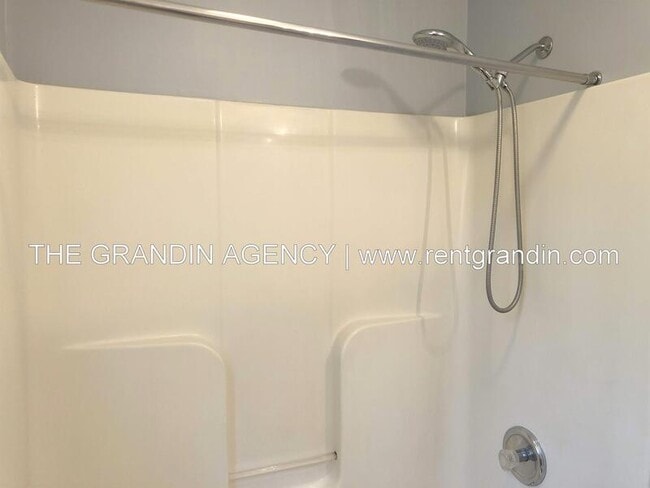 Building Photo - 1811 Meadows Ct