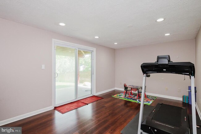 Building Photo - 3760 Bonnybridge Pl