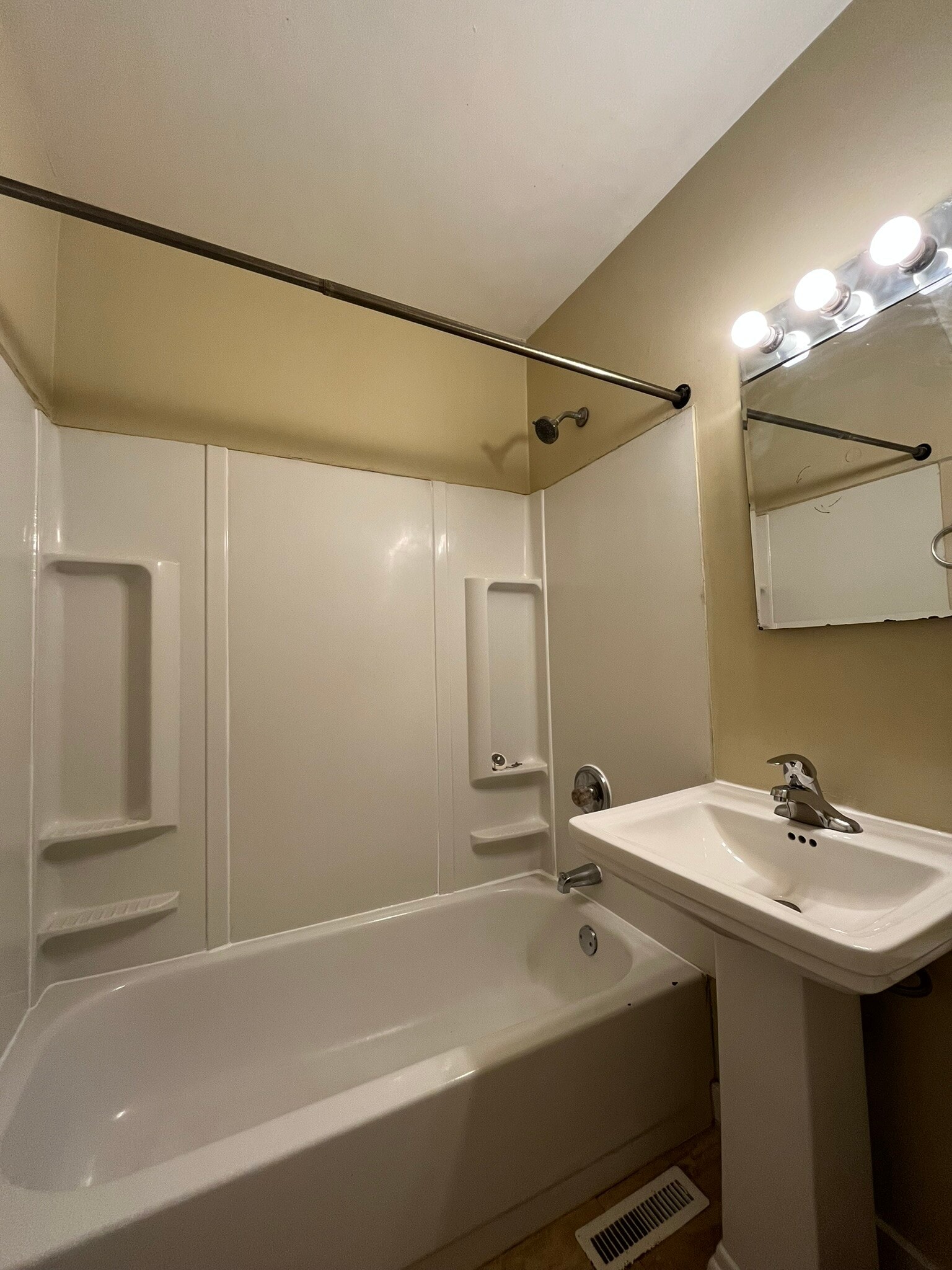 Building Photo - 2223 E Vollmer Ave