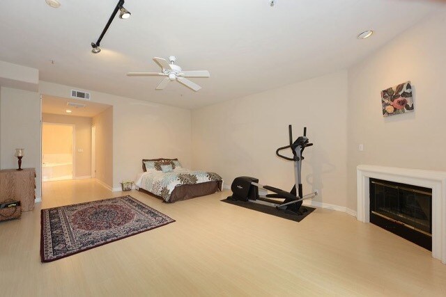 Building Photo - 117 N Gale Dr