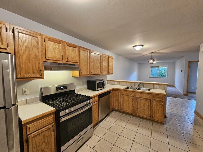 Building Photo - 311 E Golf Pl