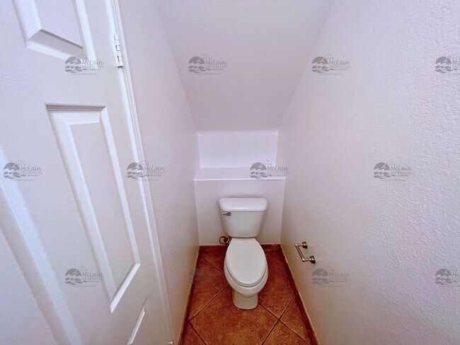 Building Photo - End unit 4 Bedroom House Available Now in ...