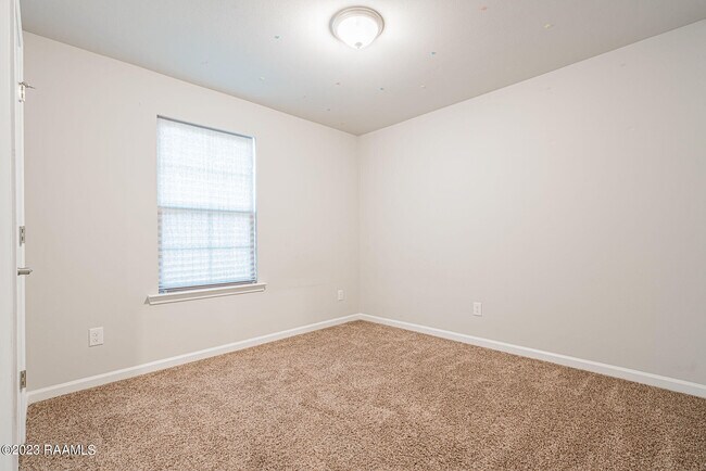Building Photo - 101 Eagle Lk Dr