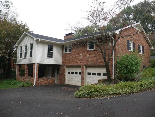 Building Photo - 2443 Greenwich Rd