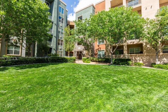 Building Photo - Manhattan Condo - South Las Vegas Blvd.