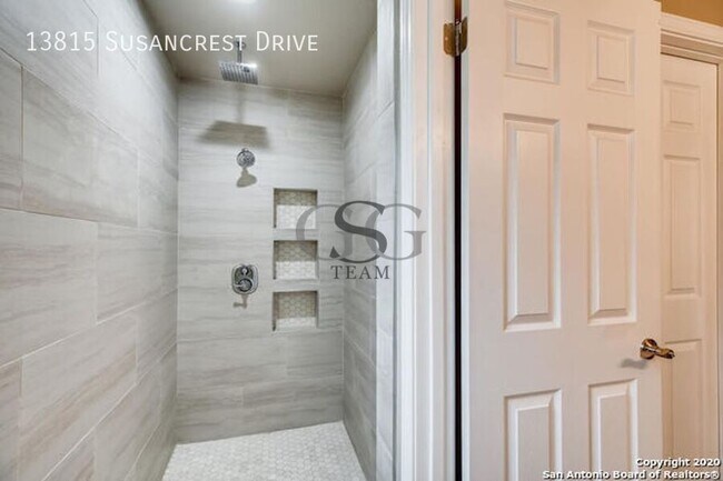 Building Photo - 13815 Susancrest Dr