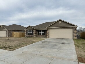 Building Photo - 6801 SW Pilgrim Rd
