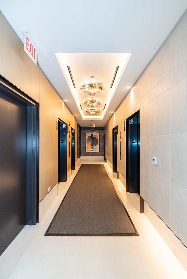 Building Photo - 350 N Canal St