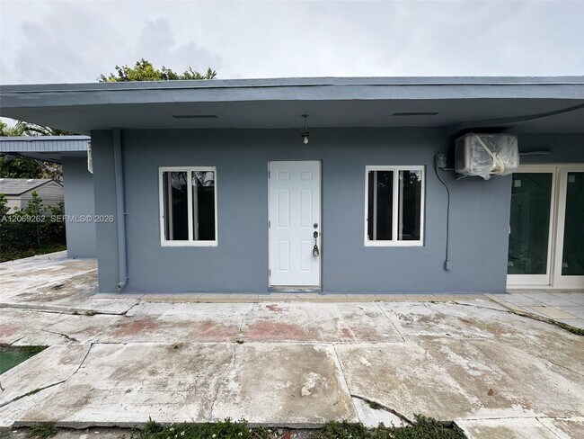 Building Photo - 3171 SW 26th St
