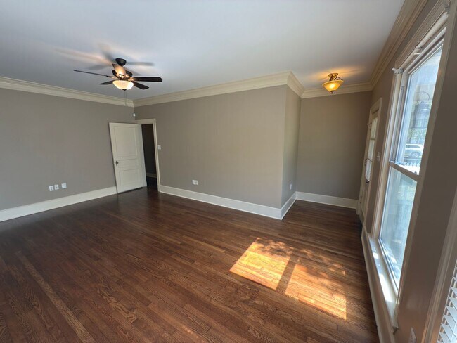 Building Photo - 3 Bed, 2 Bath Home in Southdowns - Fenced ...