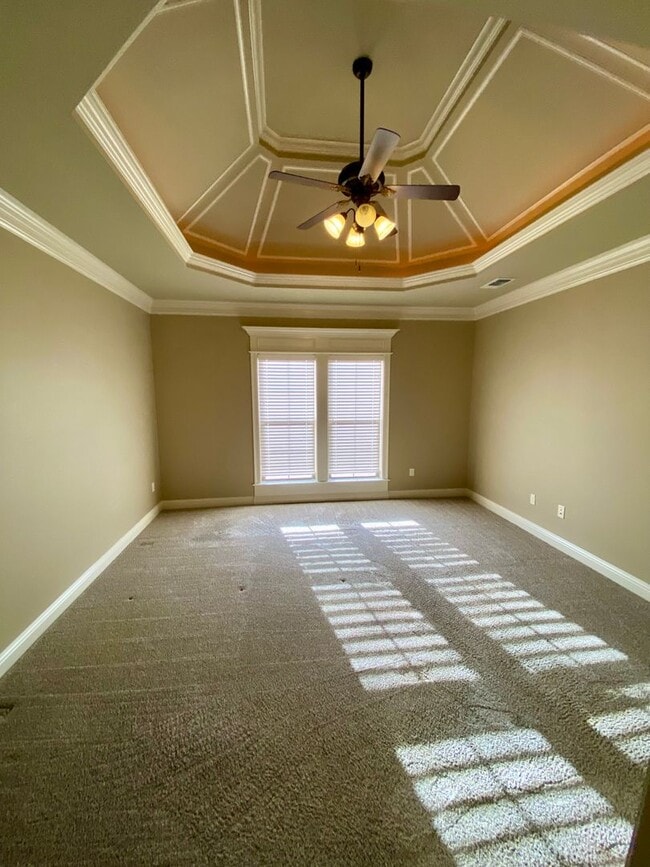 Building Photo - ** AVAILABLE JUNE 1ST ** STUNNING 4/3.5 IN...