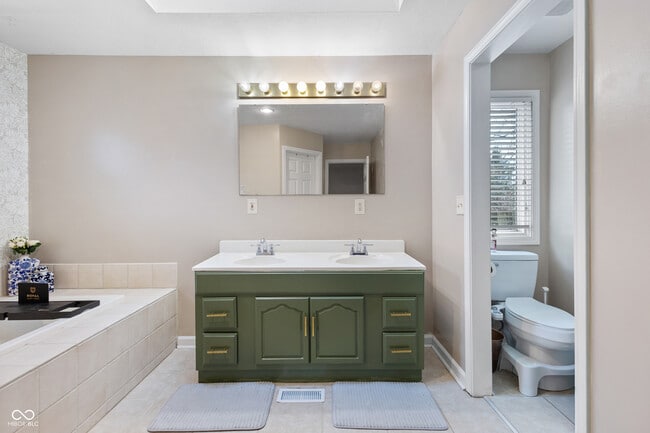 Building Photo - 1108 E 106th St