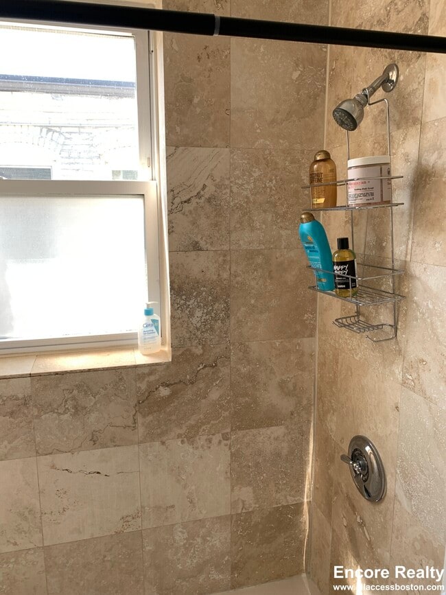 Building Photo - 224 Hanover St