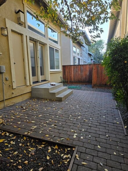 Building Photo - 426 Matteri Cir