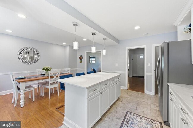 Building Photo - 6467 Blenheim Rd