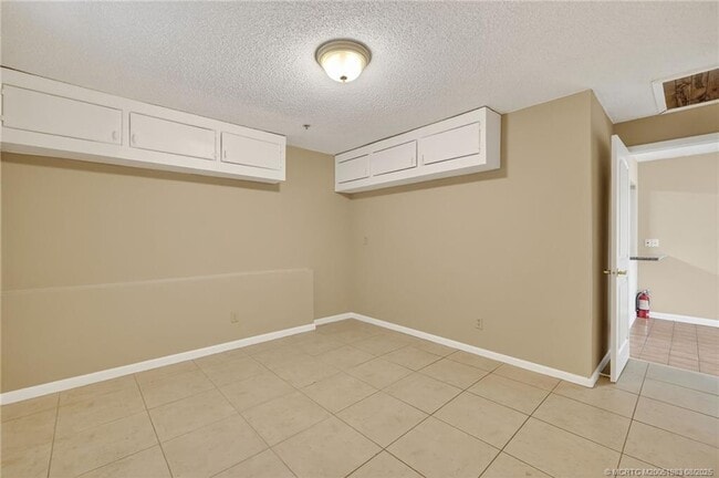Building Photo - 410 SW California Ave