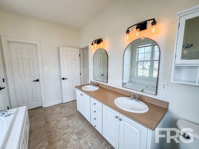 Building Photo - 115 Remount Rd