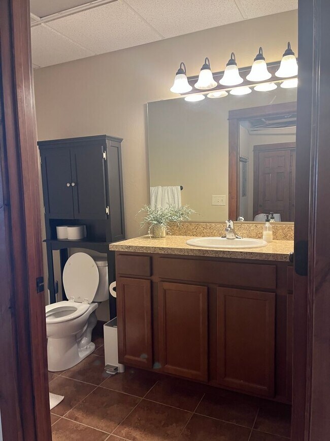 Building Photo - Elegant All Inclusive Fully Furnished Studio On Top Floor