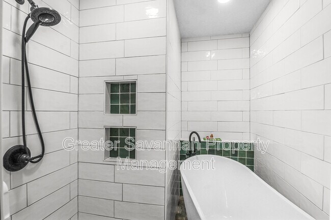 Building Photo - 712 Columbus Dr