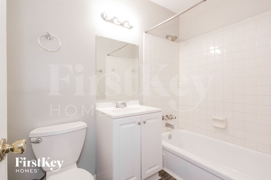 Building Photo - 5233 Maple Valley Rd SW