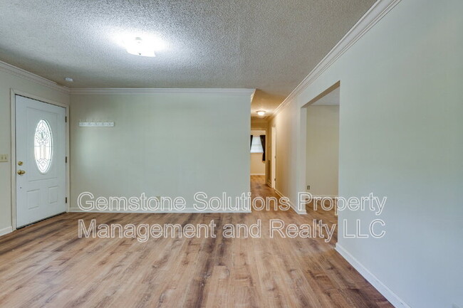 Building Photo - 5580 Hargrove Rd