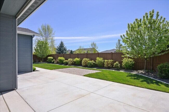 Building Photo - 10103 W Twisted Vine Dr.