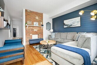 Building Photo - 1369 Indianola Ave