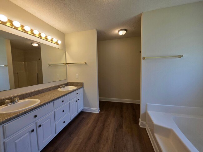Building Photo - 4BR/3BA home with shed close to Navy Feder...