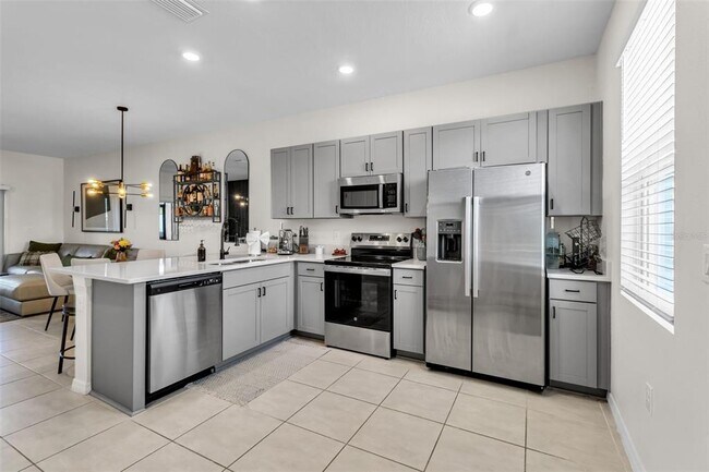 Building Photo - 8897 Daybreak St