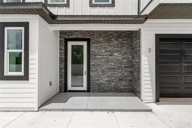 Building Photo - 1348 San Christopher Dr