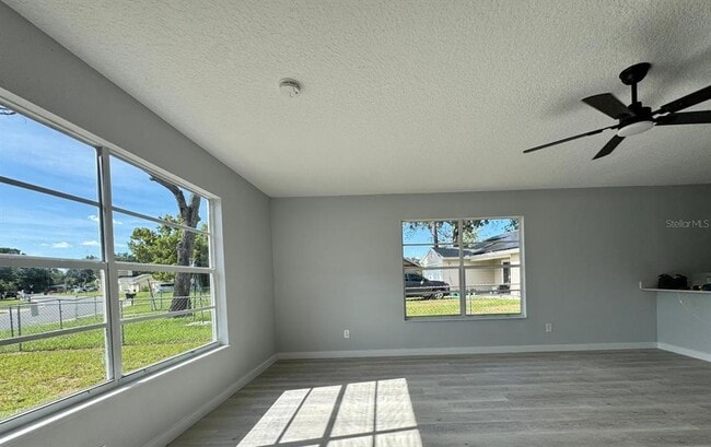 Building Photo - 32 Spring Loop Cir