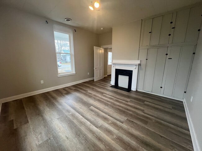 Building Photo - 2 Bedroom 1 Bath