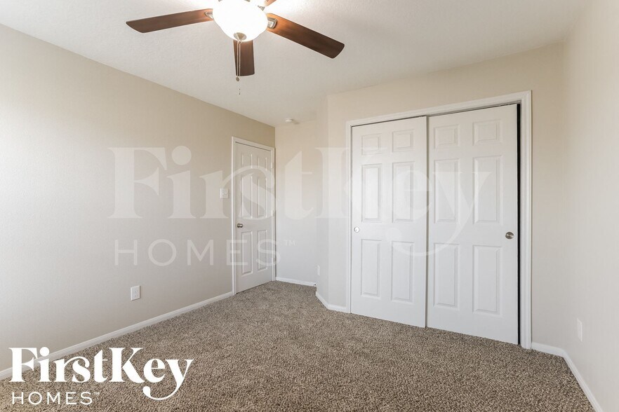 Building Photo - 9931 Knob Hollow Way