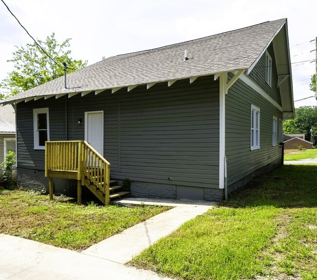 Building Photo - AOP
