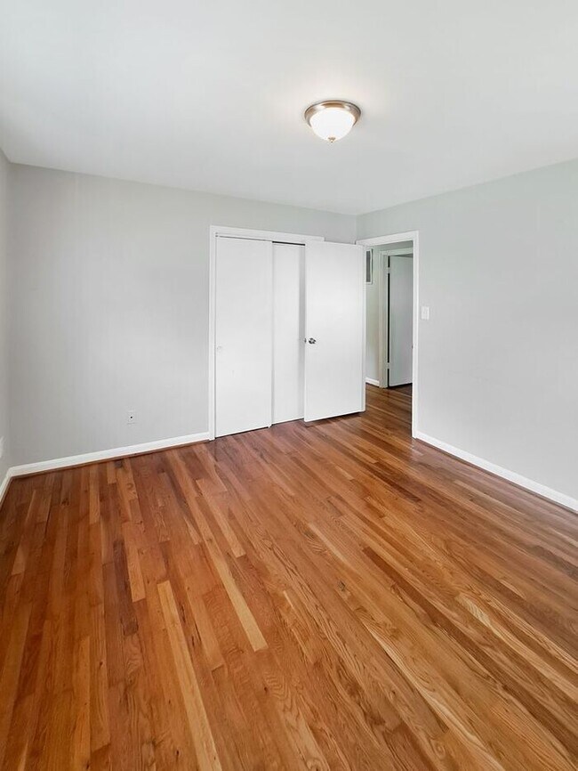 Building Photo - Coming Soon! Attractive Mid Century Modern...